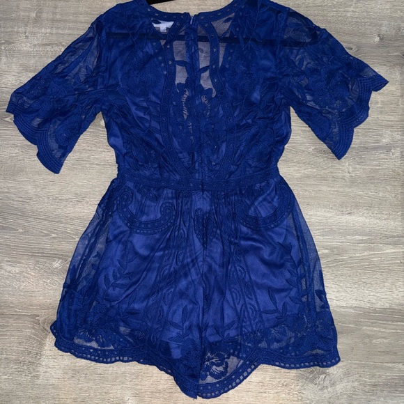 Honey Punch Blue Lace Chemise with Flutter Sleeves - Picture 3 of 3